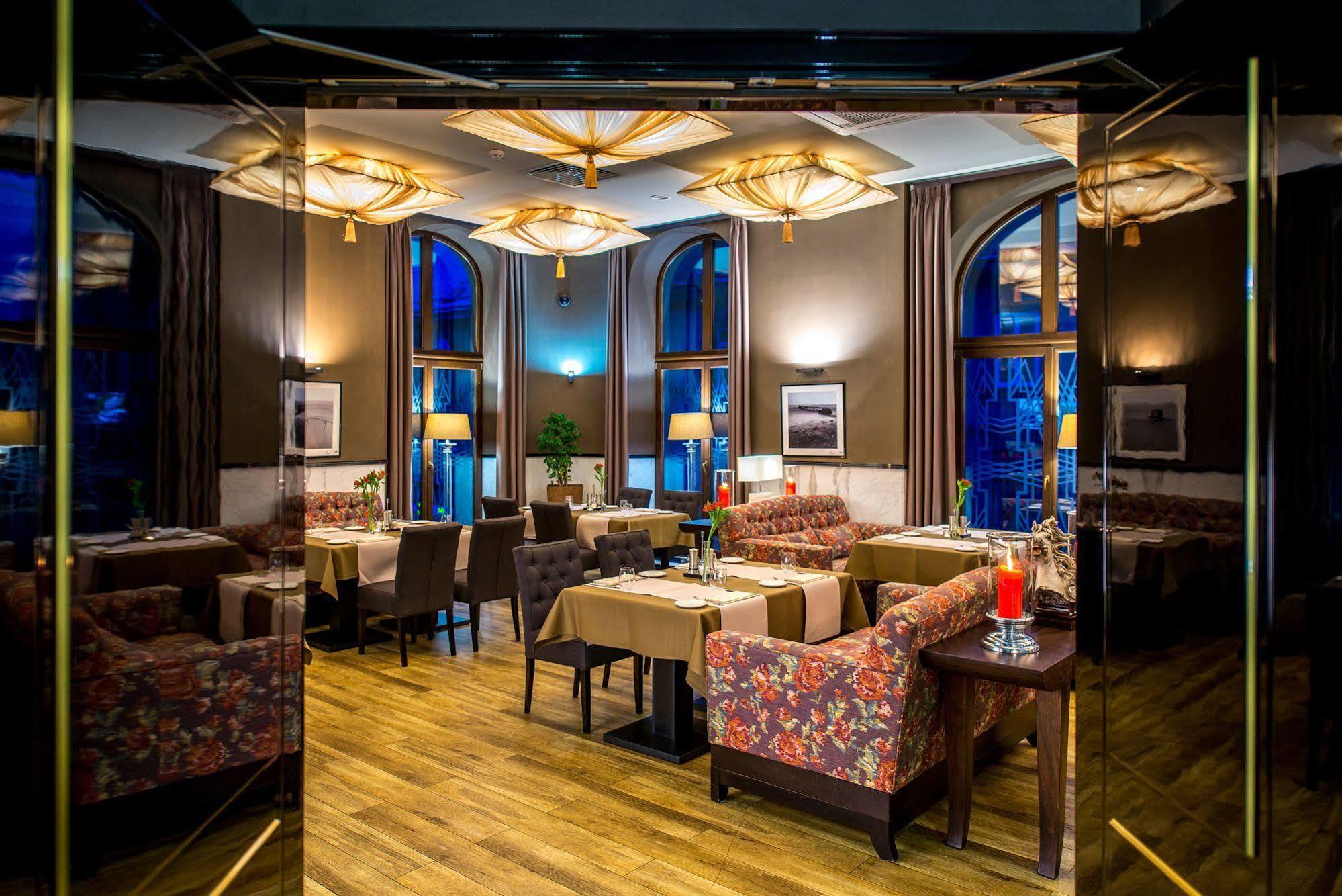 Astoria Hotel Lviv Bagian luar foto