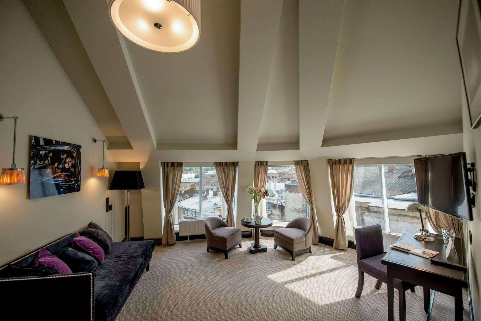 Astoria Hotel Lviv Bagian luar foto