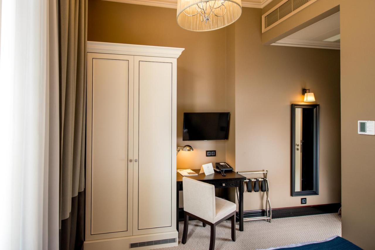 Astoria Hotel Lviv Bagian luar foto